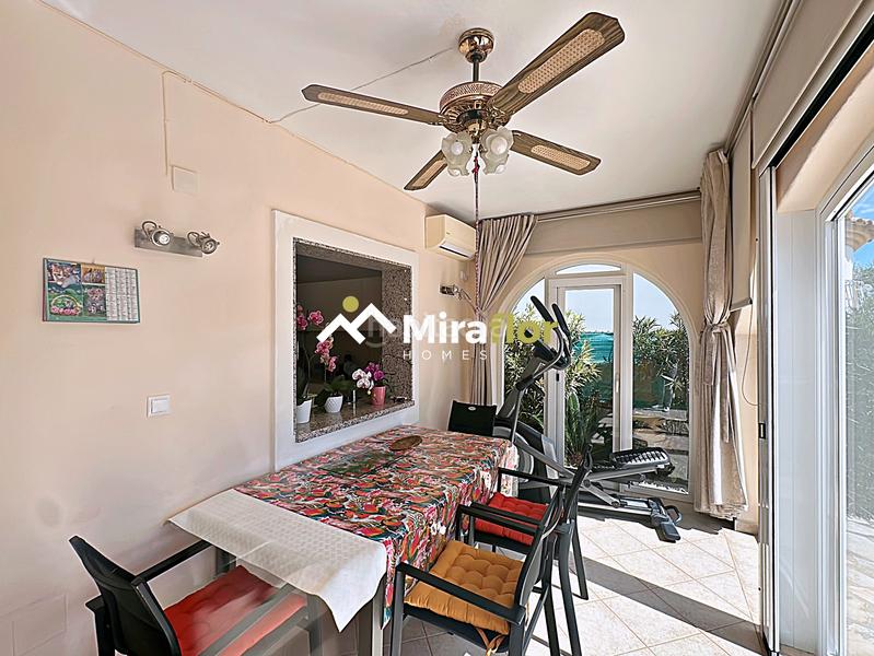 Foto 1a562d64-a61e-4875-ac96-2c261f7d0221. Chalet avec cheminée parking piscine dans Verger (el)