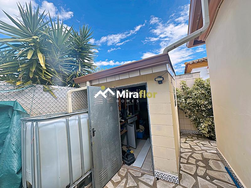 Foto 1db8031d-f8e6-477a-993b-723444d2177c. Chalet avec cheminée parking piscine dans Verger (el)