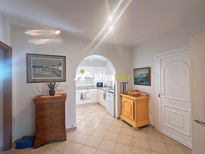 Foto 24979eba-0f11-4f42-82a8-c31a65bedc91. Chalet avec cheminée parking piscine dans Verger (el)