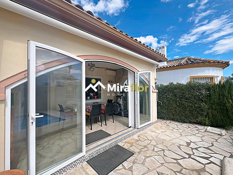 Foto 28cef07f-d678-49bf-a03d-92dab93e0924. Chalet avec cheminée parking piscine dans Verger (el)