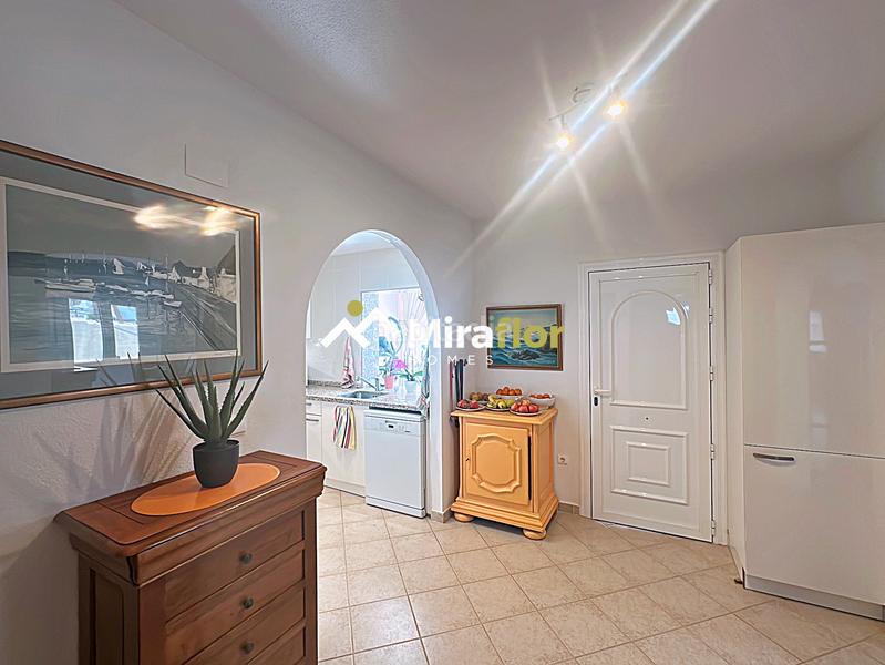 Foto 2a29964c-46b7-47b1-8e21-c193198a768b. Chalet avec cheminée parking piscine dans Verger (el)