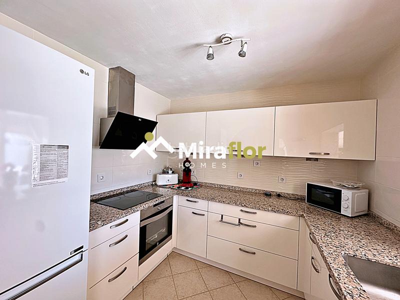 Foto 7968b574-82d6-4e1b-a152-636f15cb97f4. Chalet avec cheminée parking piscine dans Verger (el)