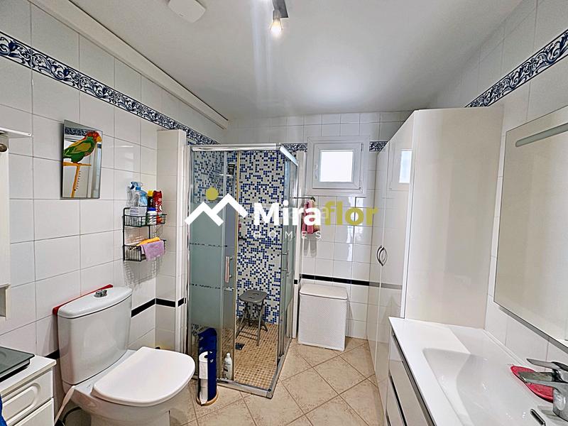 Foto 7fa01102-daa5-4bf1-bd34-9d33e4de3d28. Chalet avec cheminée parking piscine dans Verger (el)