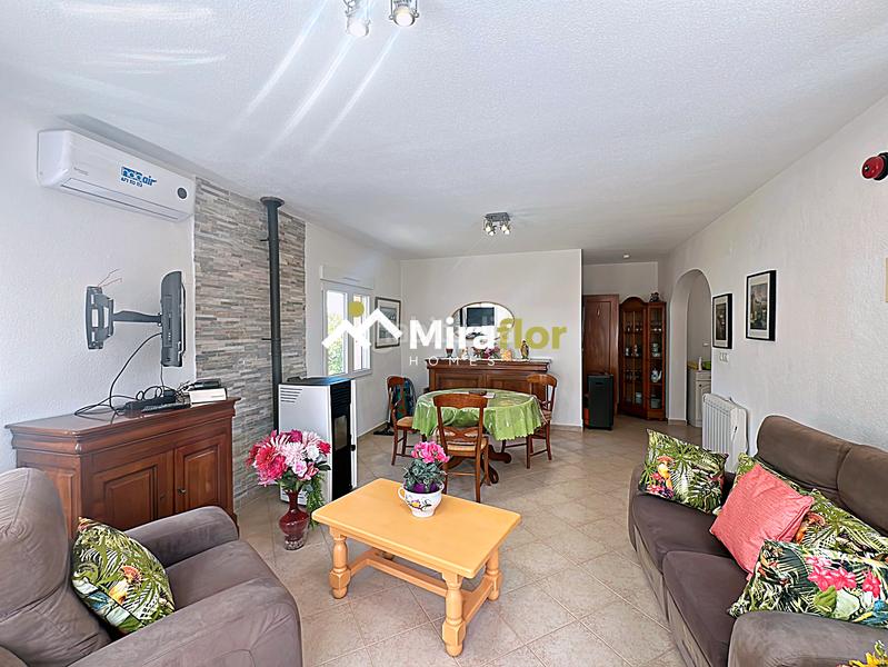 Foto 8373e6b8-7edc-4e4a-b3ae-04001007deb7. Chalet avec cheminée parking piscine dans Verger (el)