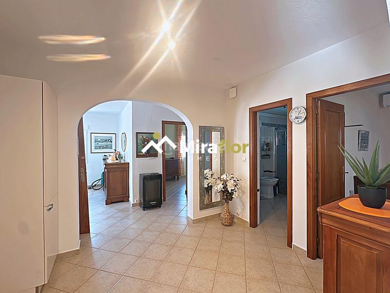 Foto 991000fa-8550-4bf2-8ea9-5566254c3611. Chalet avec cheminée parking piscine dans Verger (el)