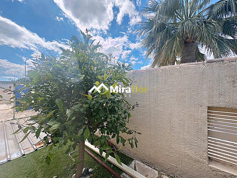 Foto a3885f5b-c427-4f7d-af57-4c13e4868e2f. Chalet avec cheminée parking piscine dans Verger (el)