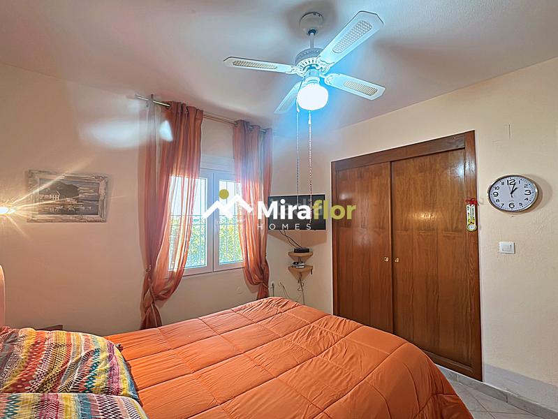 Foto e6c982ec-307d-481e-a9f5-5c5403c30f71. Chalet avec cheminée parking piscine dans Verger (el)