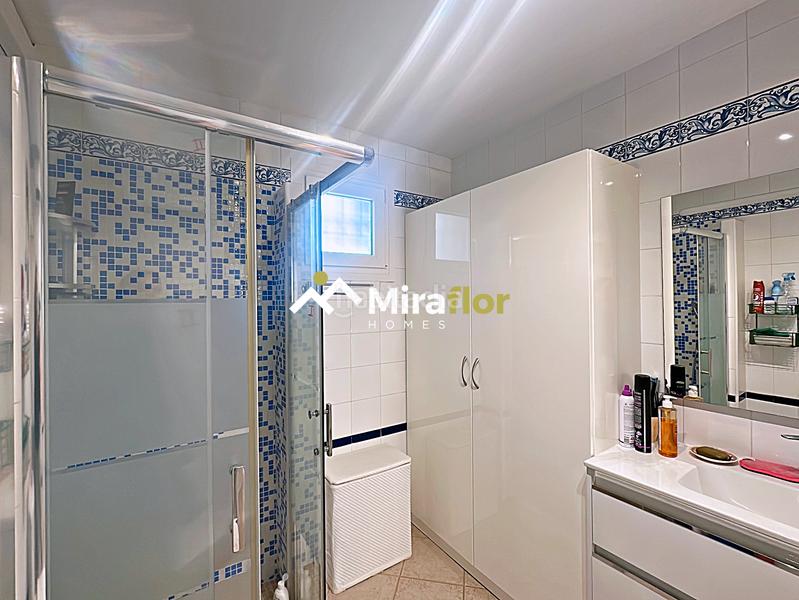 Foto ee02d3e3-11b8-42f9-82a5-82c0a341c879. Chalet avec cheminée parking piscine dans Verger (el)