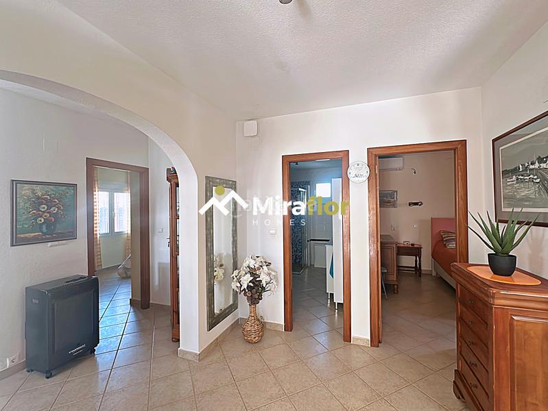 Foto ee3767a6-d435-440f-a787-00c27f822f68. Chalet avec cheminée parking piscine dans Verger (el)