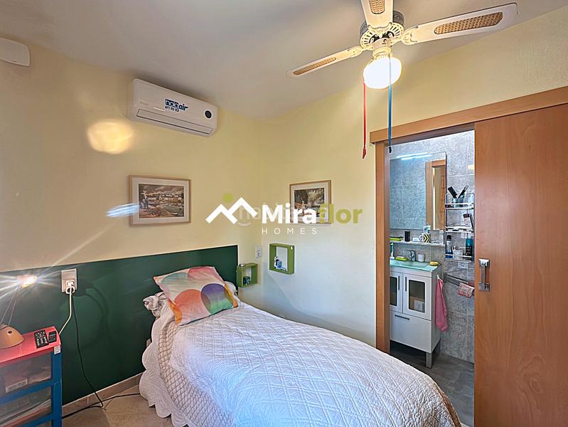 Foto f9792420-4a48-4a0d-ae98-3d1acd221457. Chalet avec cheminée parking piscine dans Verger (el)