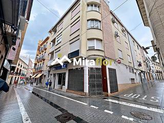 Piso en Avinguda jaume i 48. Apartamento en pleno corazón y arteria principal de pego