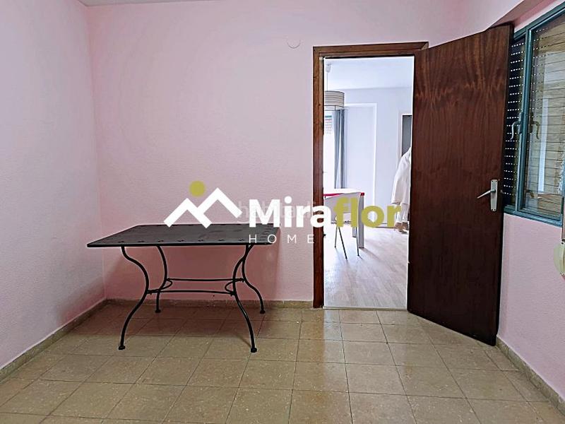 Foto 9ec8b02d-84a0-41b5-9bd0-491c4fd62a32. Pis a avinguda jaume i 48 a Pego