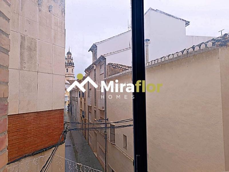 Foto eb54e012-c8f8-46c7-b03e-3f6749c84817. Pis a avinguda jaume i 48 a Pego