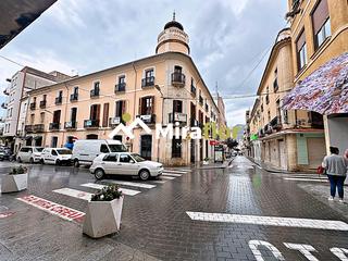Pis en Avinguda jaume i 48. Apartamento en pleno corazn y arteria principal de pego