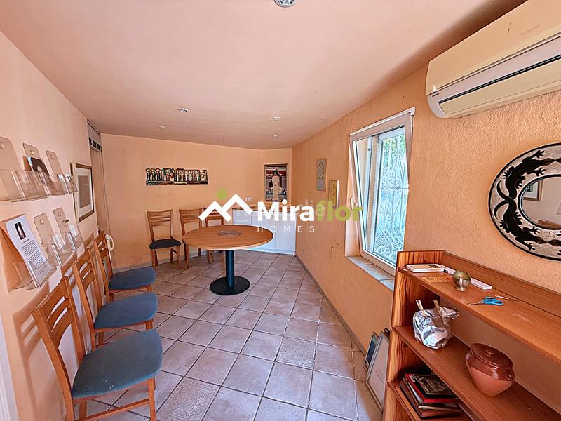 Foto 11cc7d80-cd01-47b0-adec-cbaf148b4628. Chalet con camino riscaldamento parcheggio piscina in Benidoleig