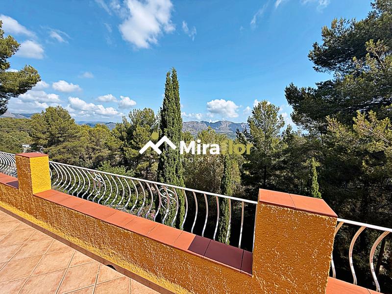 Foto 64a9e816-d641-4643-b127-921907f1d251. Chalet con camino riscaldamento parcheggio piscina in Benidoleig