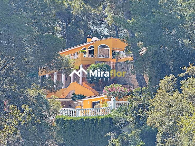 Foto bbeeb13b-05e2-48c3-8d51-fbf266143e99. Chalet con camino riscaldamento parcheggio piscina in Benidoleig