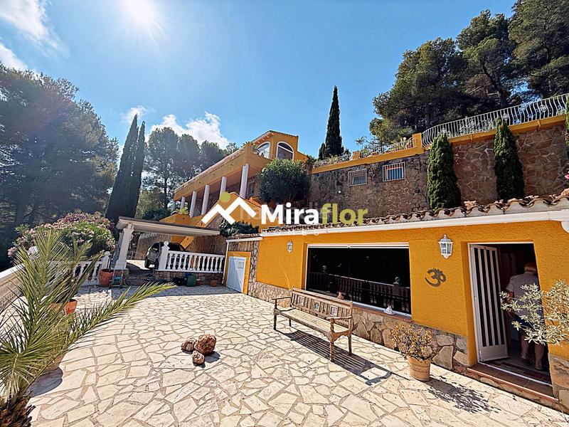 Foto bf21b9b8-1689-4901-aaf5-29965821d933. Chalet con camino riscaldamento parcheggio piscina in Benidoleig