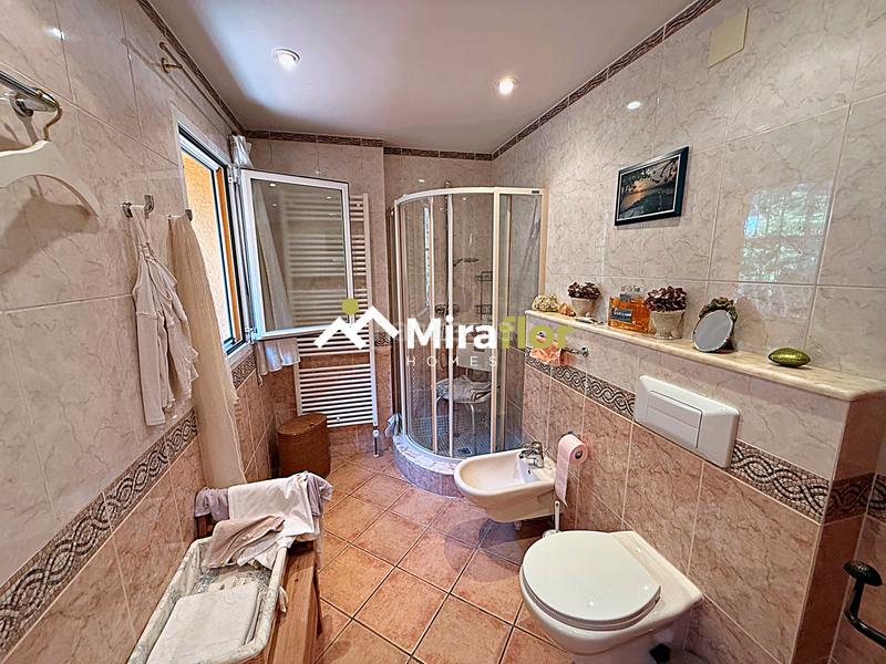 Foto c2bdf7d3-2509-4551-a9ca-e51e39dcfc2b. Chalet con camino riscaldamento parcheggio piscina in Benidoleig