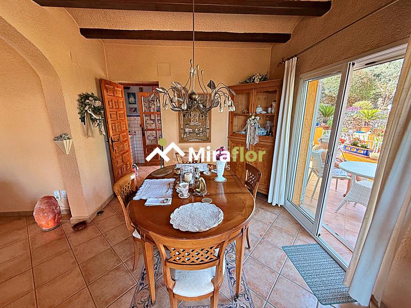 Foto d955bb90-c7f3-45eb-87ca-1f1a5a24b357. Chalet con camino riscaldamento parcheggio piscina in Benidoleig