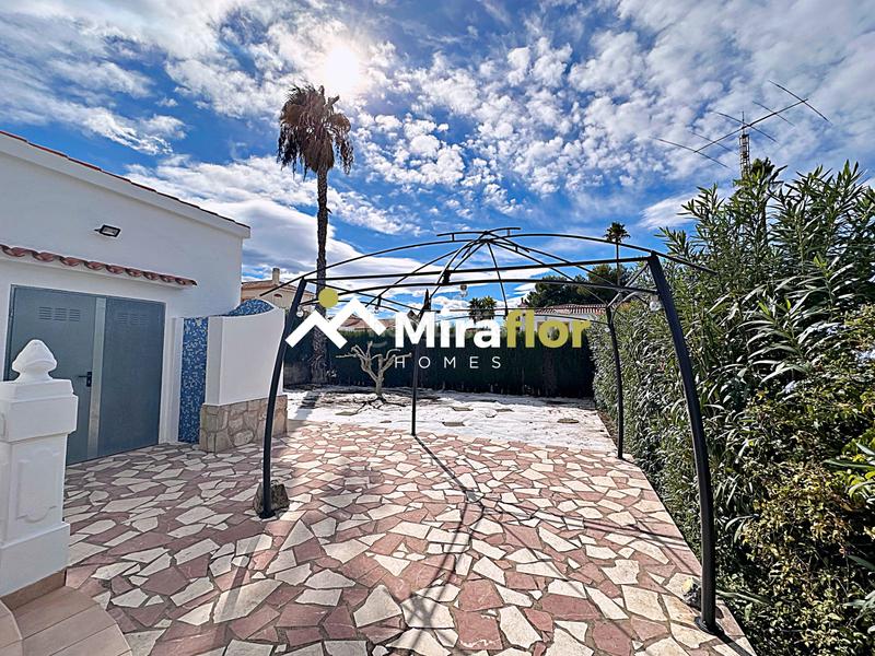 Foto 75979f8f-f84f-43d0-9ad4-5972d614eb8c. Chalet avec parking dans Poblets (els)