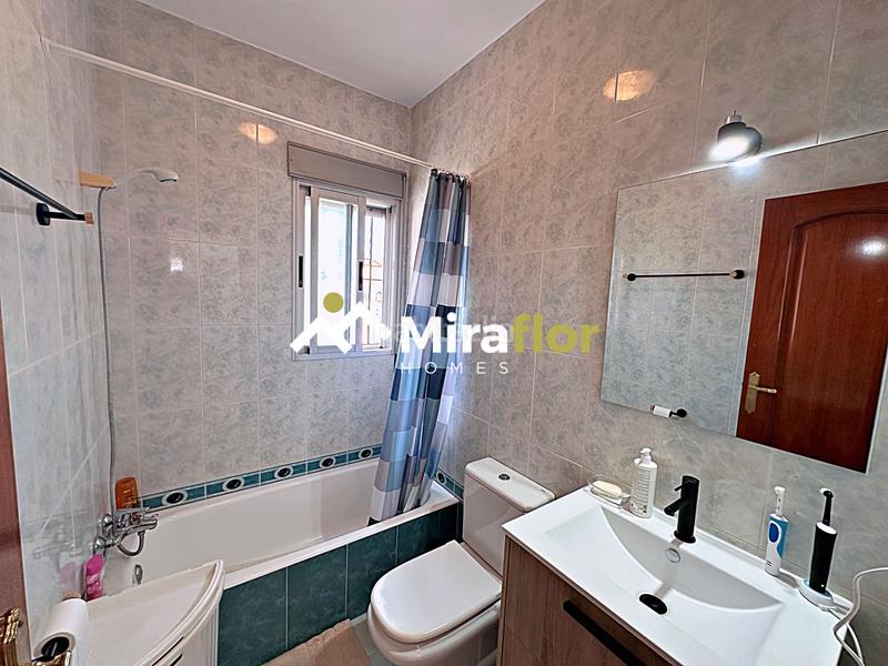 Foto b0d7720d-1d9f-4393-93af-f9e7e96266c5. Chalet avec parking dans Poblets (els)