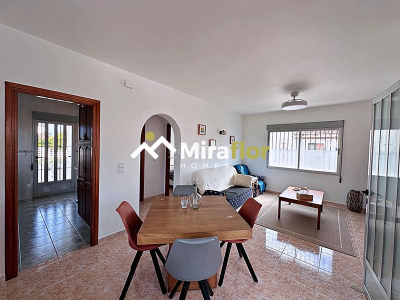 Foto df8a1be7-1ab5-47c0-947e-ce834649f660. Chalet avec parking dans Poblets (els)