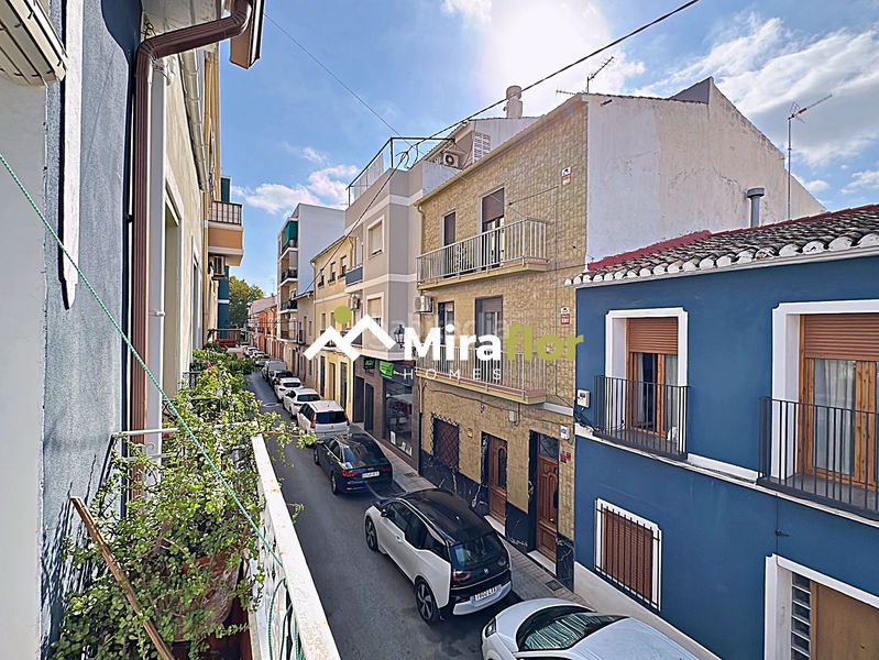 Foto 17d9d02d-f764-4890-b58f-24676d9f683b. Casa adossada amb xemeneia calefacció aparcament a Dénia