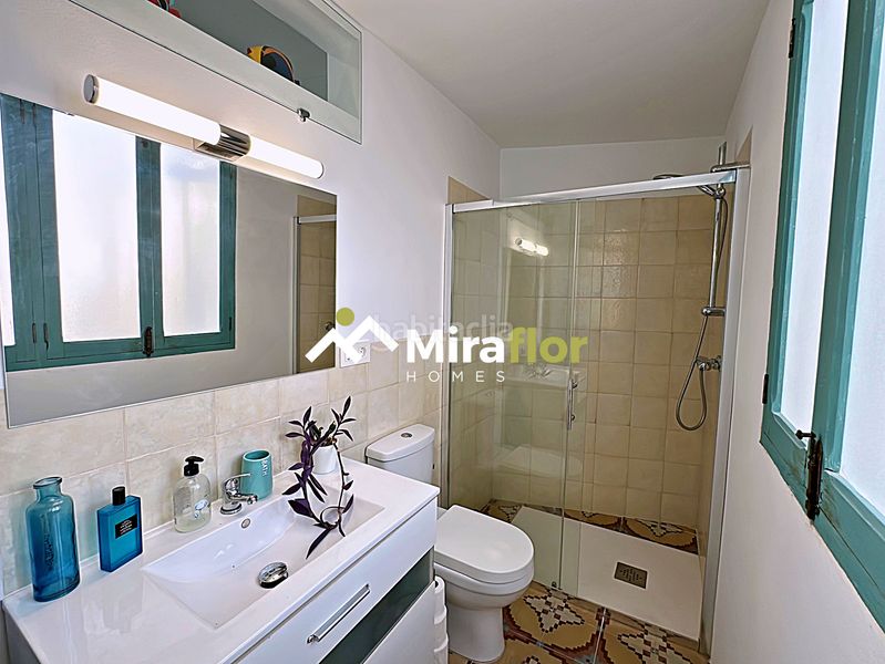 Foto 1c51c062-8569-45fc-a286-fd27e6e6d7f5. Casa adossada amb xemeneia calefacció aparcament a Dénia