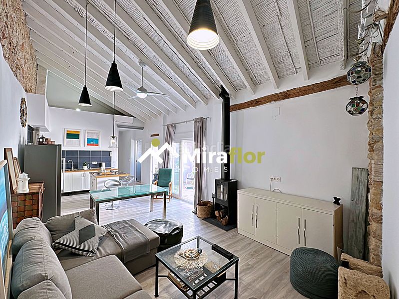 Foto 6bf00b51-3990-4d2b-94b9-600392f4f3fe. Casa adossada amb xemeneia calefacció aparcament a Dénia