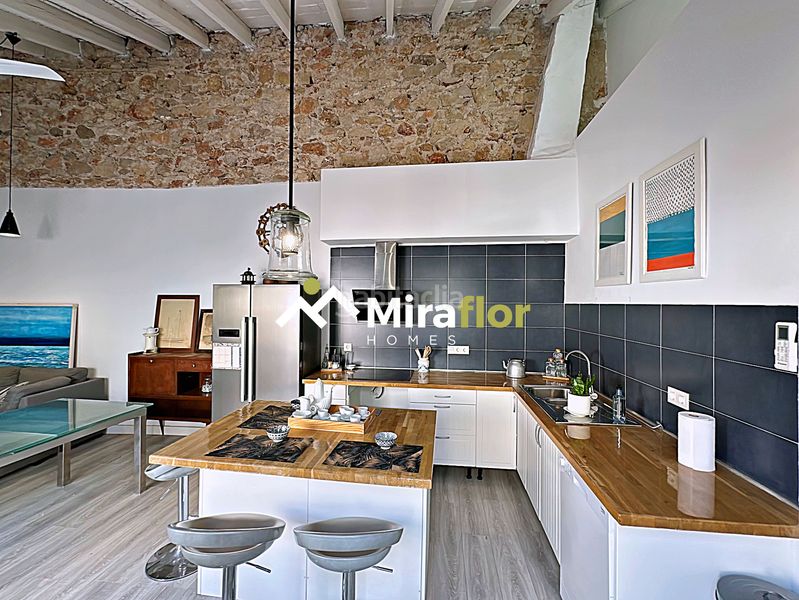 Foto 797d4891-0a7c-4cae-b07c-947fd28f87c0. Casa adossada amb xemeneia calefacció aparcament a Dénia