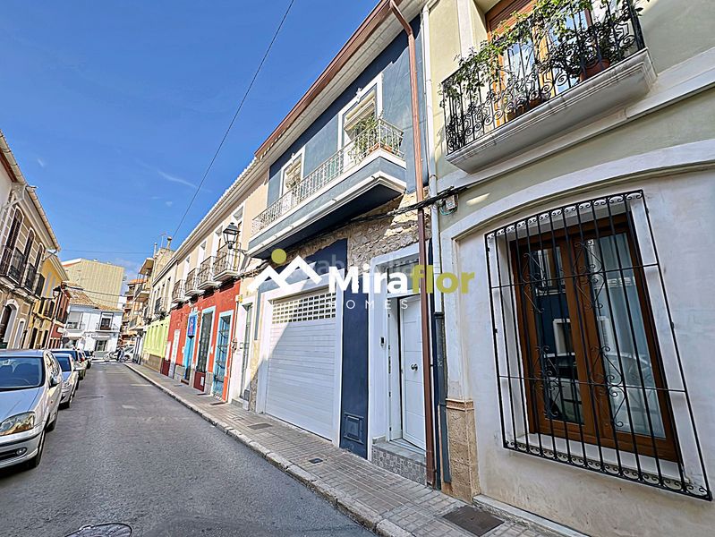 Foto b9eb285b-77ab-435c-886d-747456030faf. Casa adossada amb xemeneia calefacció aparcament a Dénia