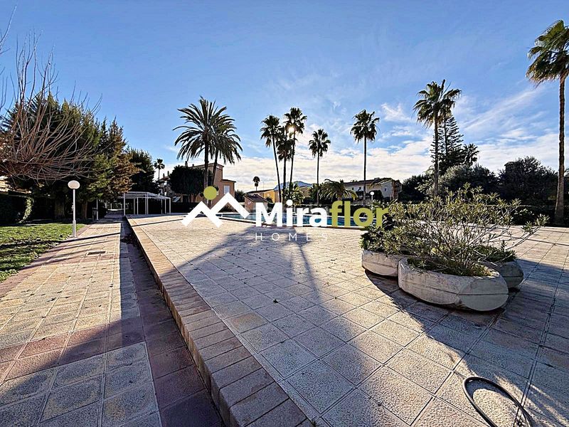 Foto b4bbe597-3ee5-4cea-82f1-e026730314b9. Apartament amb aparcament piscina a El Puerto Dénia