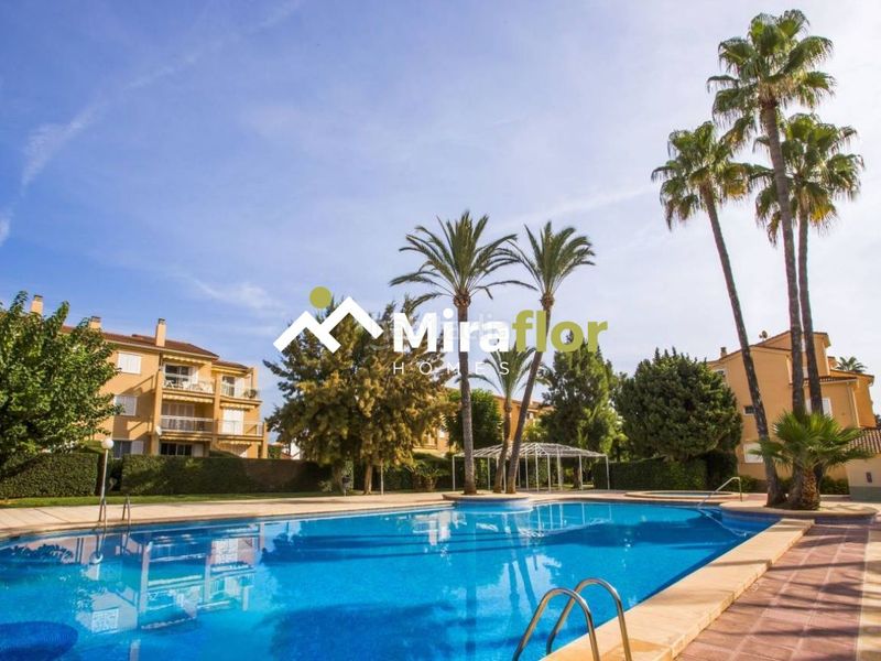 Foto f2080c08-8d79-49ba-b286-b192bceb4e1d. Apartament amb aparcament piscina a El Puerto Dénia