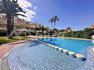Attique à Les Bassetes - El Marjal. Su hogar exclusivo en la costa blanca – ático con jardín y pisci