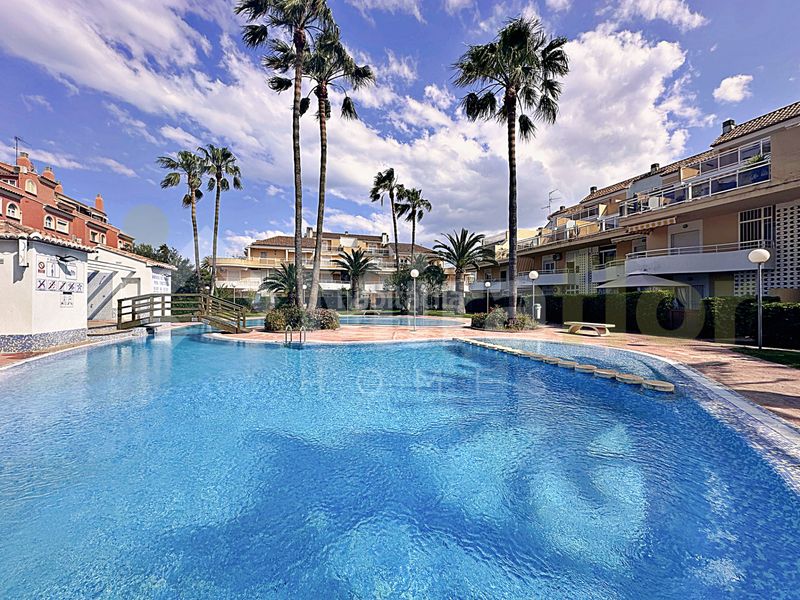 Foto b1e68784-24c3-4d31-80b8-0b04a6a1e239. Àtic amb aparcament piscina a Les Bassetes - El Marjal Dénia