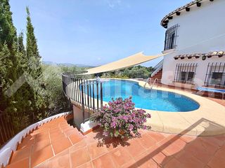 Chalet in Pego. Villa mediterránea con vistas panorámicas en monte pego