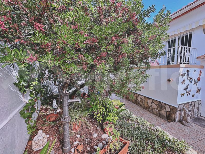 Foto e2a1a144-a615-4a04-8c81-7f940b26d814. Towny house in urbanització l in Ráfol de Almunia