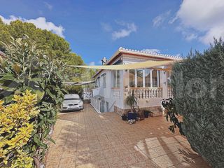 Maison jumelée à Urbanització l,almunia 1a fase 116. Chalet adosado en ráfol d’almúnia con dos unidades de vivienda,