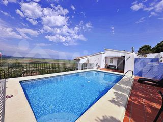 Chalet  Los claveles. Preciosa villa en monte pego con vistas al mar y a todo el valle