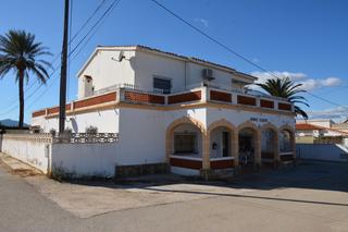 Chalet en La Xara-La Sella. Casa con 3 viviendas separadas dentro de la misma parcela a sólo