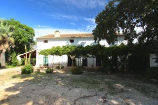 Xalet a La Pedrera-Vessanes. Preciosa finca de estilo rústico del siglo xviii en las inmediac