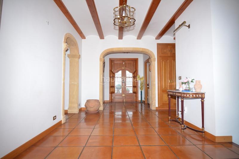 Foto 7a8bacf5-deac-4099-a044-a581eb6c1f05. Chalet espectacular chalet en el montgó con vistas al mar y gran parcela de 4.164m2 con pista de tenis a un paso del centro de la ciudad en Dénia