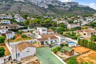 Chalet en El Montgó. Casa rústica situada en una de las mejores zonas de denia, ideal