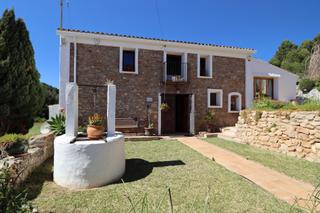 Chalet en Jesús Pobre. Villa en enclave único con gran parcela frente al valle de jesús