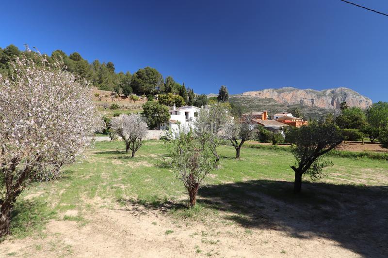 Foto f93d6258-dda8-4589-bac1-021d4cdf9710. Chalet villa en enclave único con gran parcela frente al valle de Jesús Pobre en Dénia