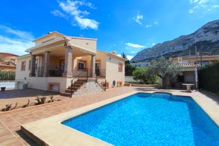 Chalet en El Montgó. Villa ubicada muy cerca del pueblo