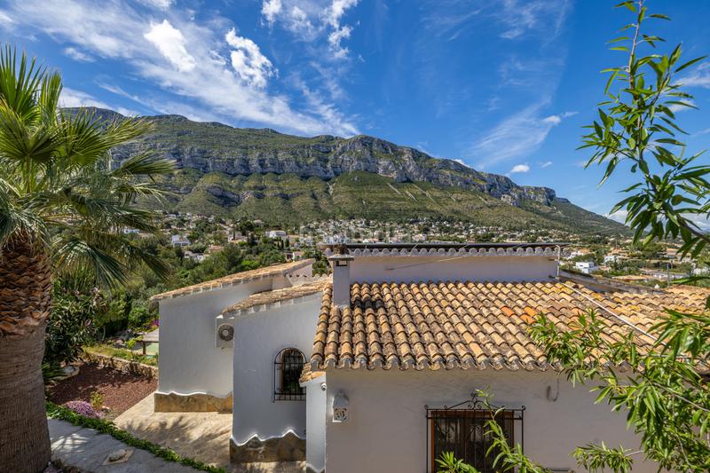 Foto 25221c24-7572-4618-aab5-9926a947092c. Chalet en venta en denia este acogedor y soleado chalet de estilo rústico, con unas vistas impresionantes al montgó en Dénia