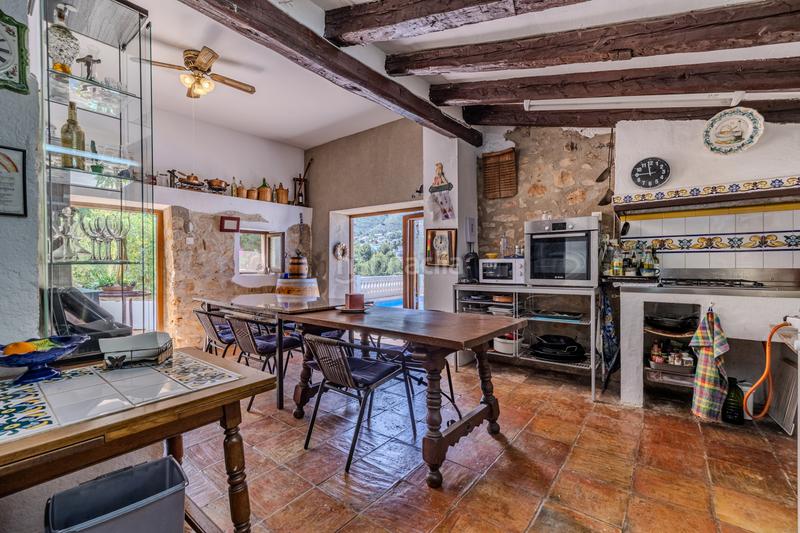 Foto 4e0e5502-5c22-4667-b9d2-2411686c444d. Chalet en venta en denia este acogedor y soleado chalet de estilo rústico, con unas vistas impresionantes al montgó en Dénia