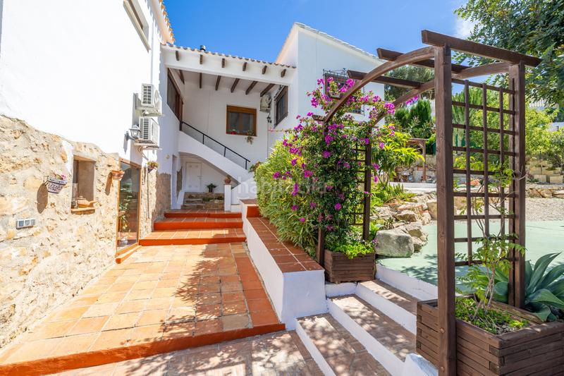 Foto 630f67fa-c877-4c7f-bdc0-5705d1e0a807. Chalet en venta en denia este acogedor y soleado chalet de estilo rústico, con unas vistas impresionantes al montgó en Dénia